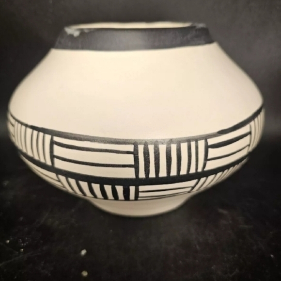 Mesa Verde black on white pottery - Picture 2 of 8